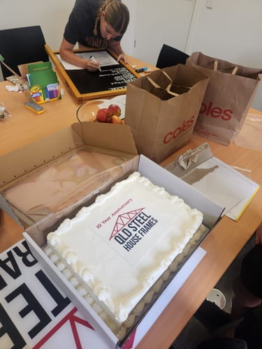 Customer photo review of 19 cm x 19 cm Square Pre-cut Custom Edible Icing Image