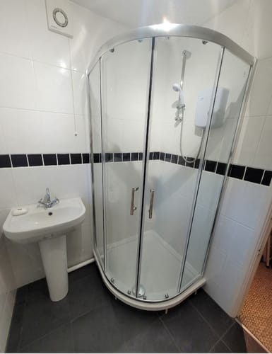 Customer photo review of 900 X 900 Quadrant Stone Shower Tray