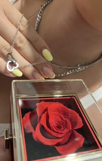 Customer photo review of Engraved Necklace with Eternal Rose Box
