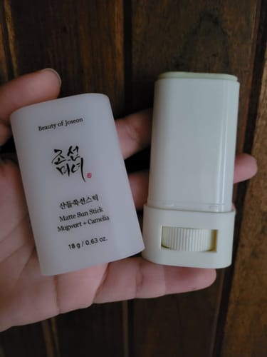 Customer photo review of Matte Sun Stick : Mugwort+Camelia (SPF 50+ PA++++) 18g