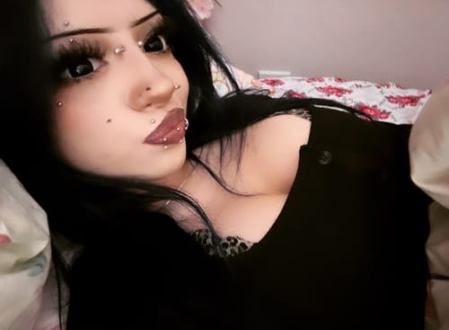 Customer photo review of Rana's Sullen Doll Eye 17mm Mini Sclera Contact Lenses(12 months of use)