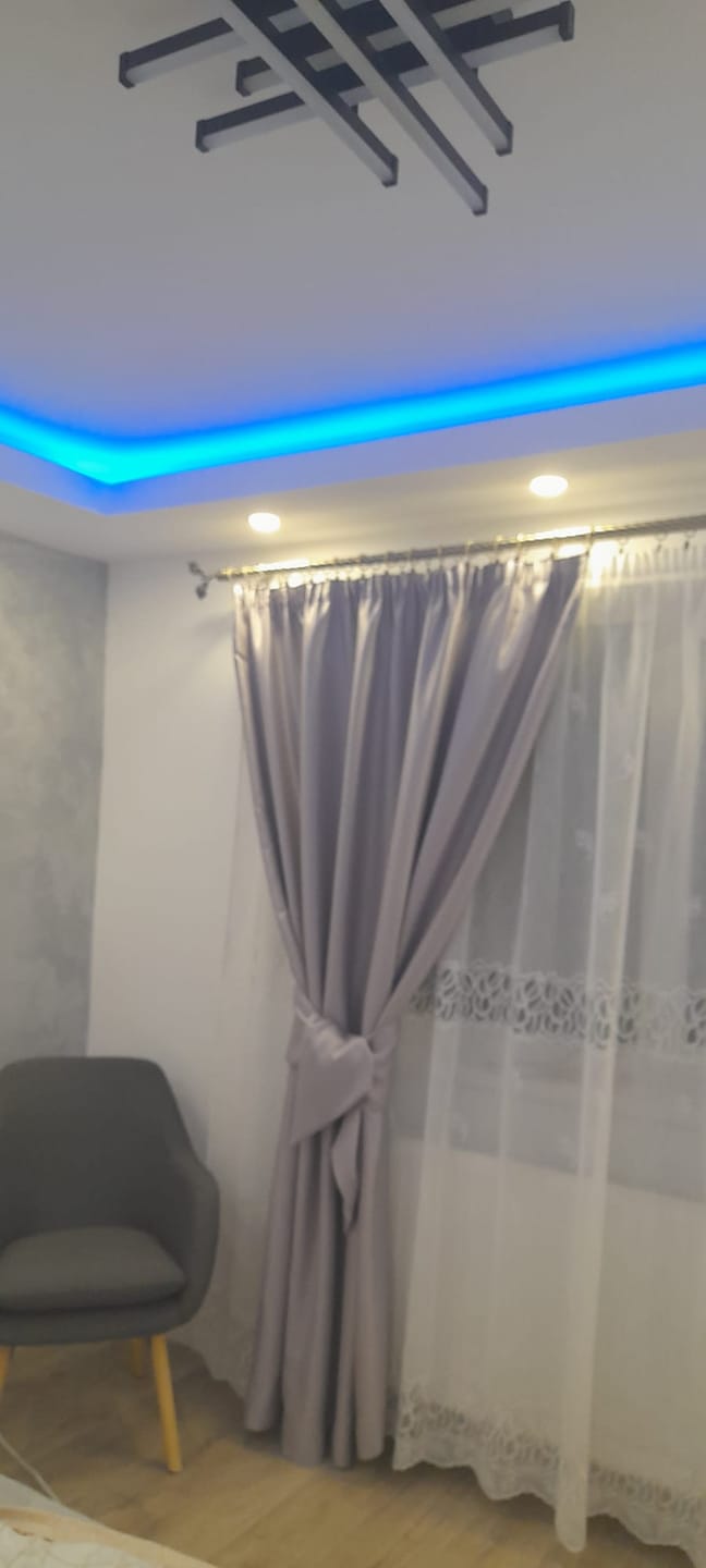 Customer photo review of Lustra LED 6 LINES Design Black Echivalent 600W Telecomanda