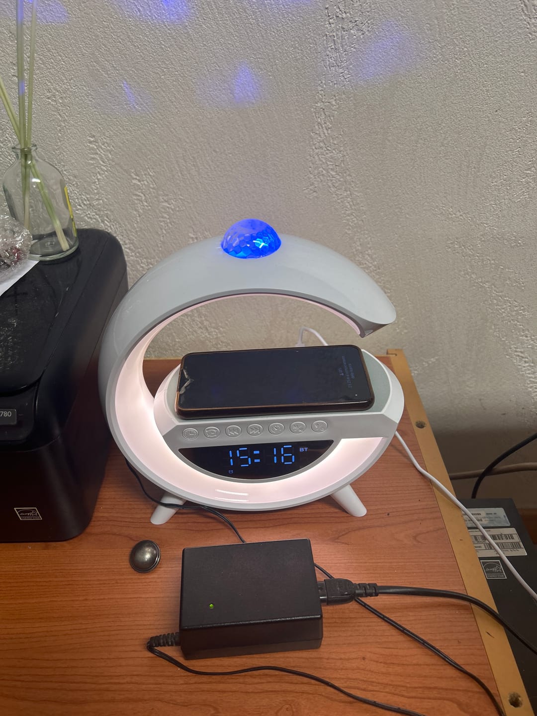 Customer photo review of Cassa musica bluetooth, caricabatterie cellulare wireless, Orologio e sveglia