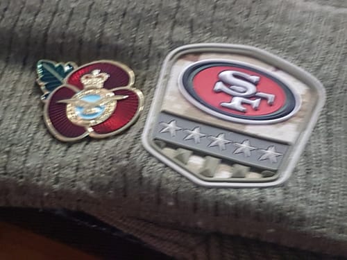 Derek review of Poppy Pin Badge RAF Emblem image 1 out of 1