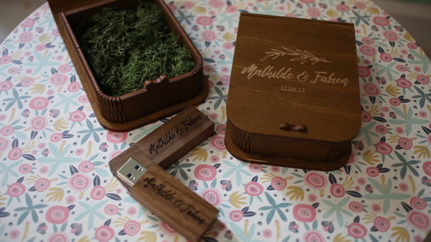 Customer photo review of Yoga USB box with moss filler