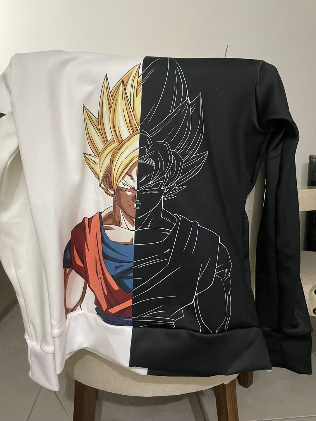 Customer photo review of Sudadera Dragon Ball Goku Blanco y Negro