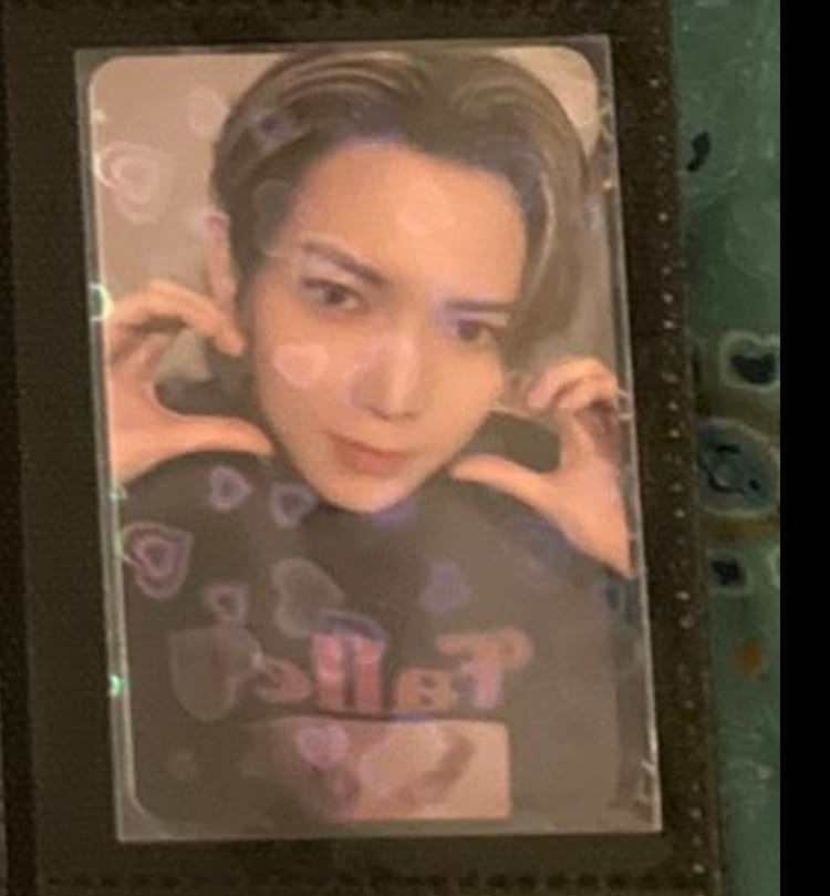 Customer photo review of PREMIUM HOLOGRAPHIC PHOTOCARD SLEEVES - HEART VERSION