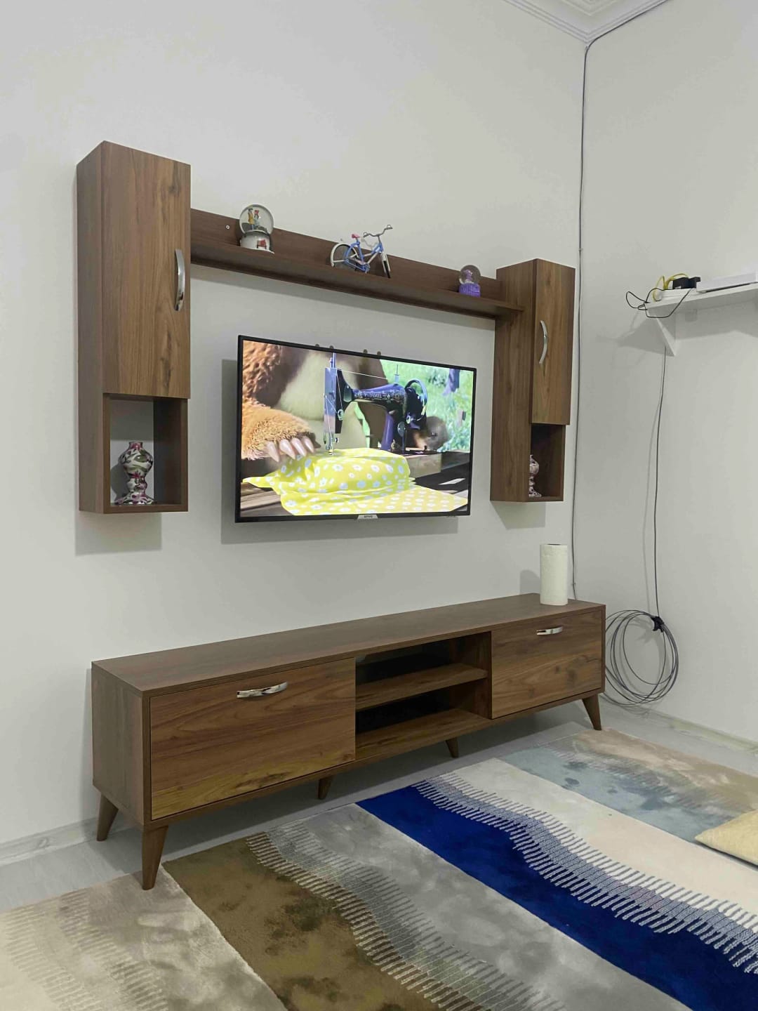 Customer photo review of Rani A9 Duvar Raflı Tv Ünitesi Kitaplıklı Tv Sehpası Duvara Monte Raflı Modern Ayaklı 180 cm Minyatür Ceviz M27