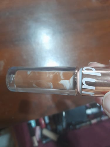 Customer photo review of O.TWO.O ULTRA STAY LOLEPOP LIPSTICK