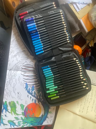 Customer photo review of 120 Pièces Crayons De Couleur Dans Un Étui À Fermeture Éclair