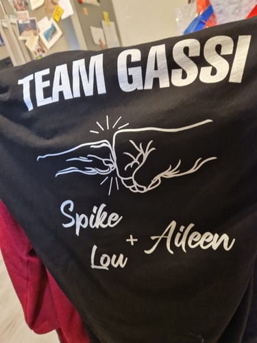 Customer photo review of Team Gassi Fauststoß - Individueller Hoodie Unisex Rückendruck
