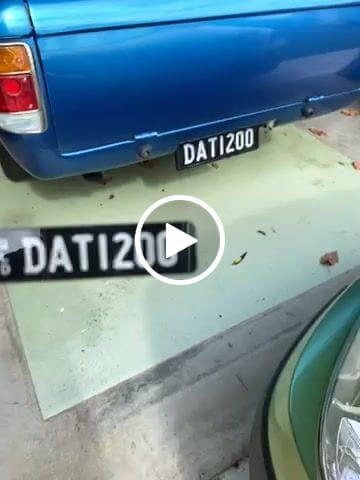 Customer video review of QLD Classic Licence Plate Custom Keychain