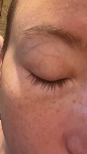 Customer photo review of Sérum pour croissance de cils - Des cils plus longs et plus épais naturellement !