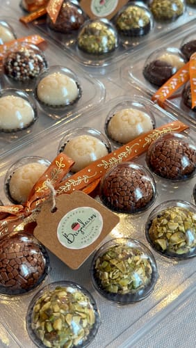 Customer photo review of 12 Cavities Large Clear Candy Case  (10 count)