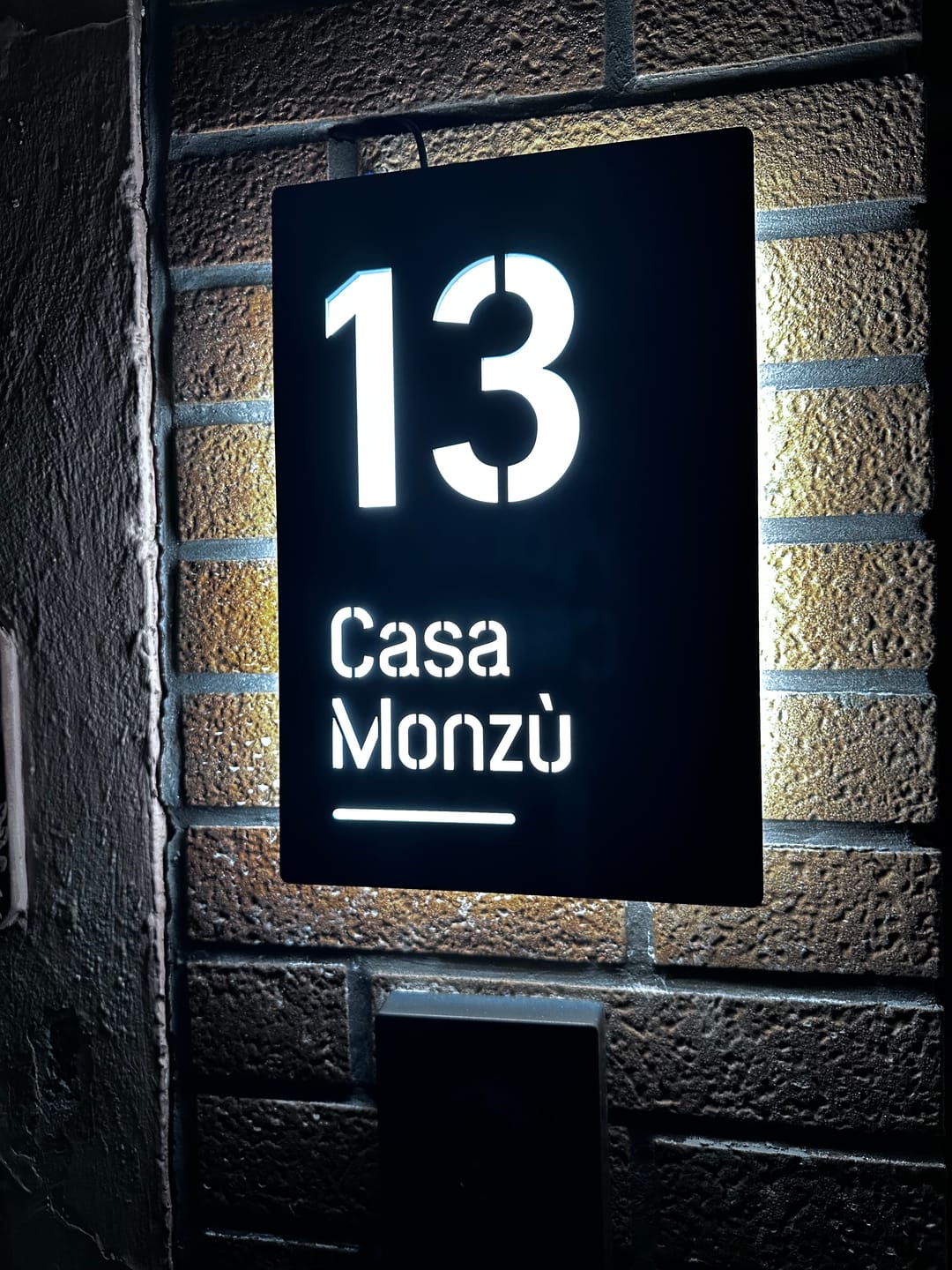 Customer photo review of Numero civico e testo luminoso modello Lux Vertical