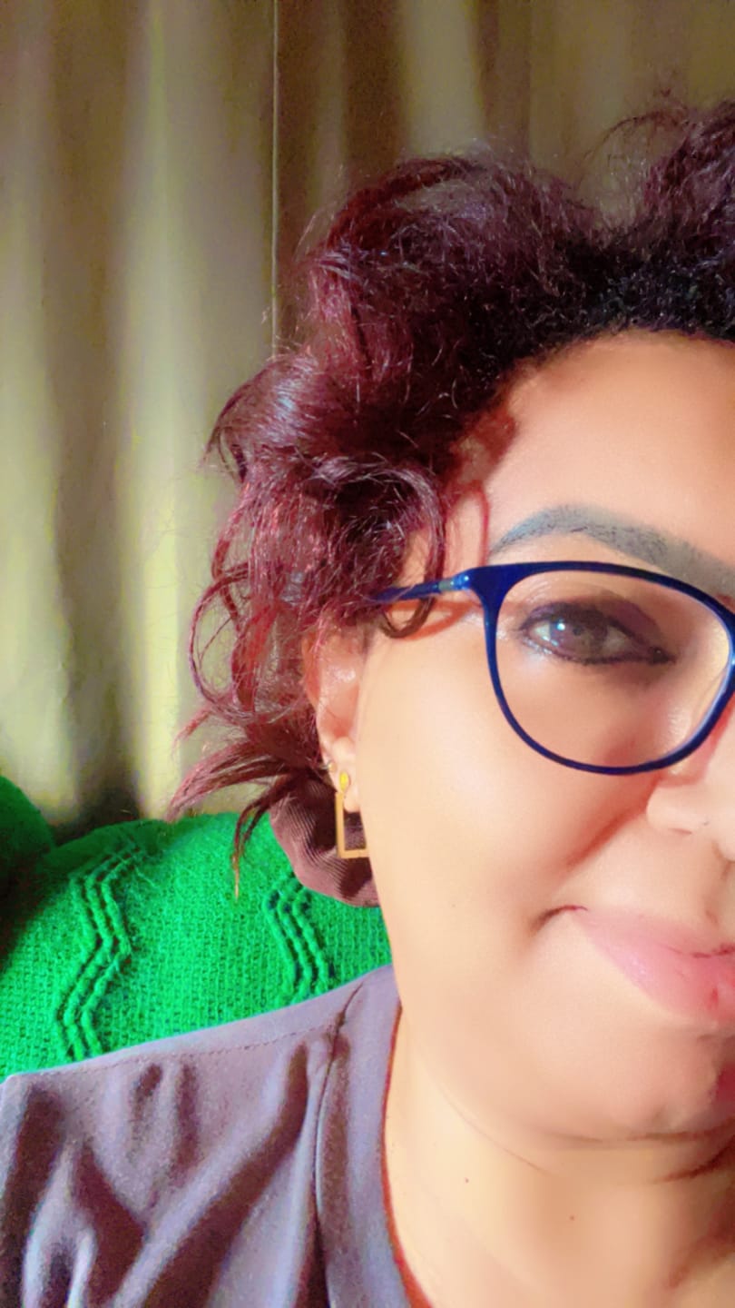 Customer photo review of Gold Rectangle Hoop Earrings