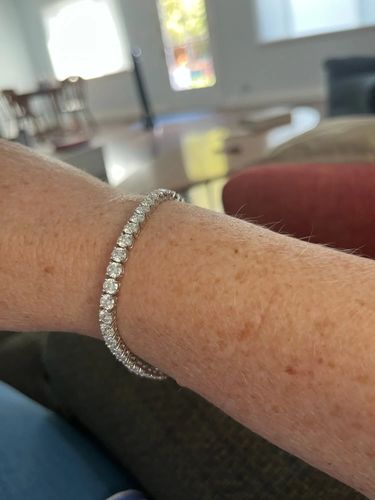 Customer photo review of Kuololit Moissanite Bracelet for Women Solid 14K 10K Yellow Gold GRA Moissanite Tennis Bracelet for Engagement Christmas Gifts