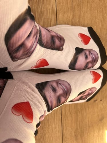Customer photo review of גרביים עם לבבות בהתאמה אישית