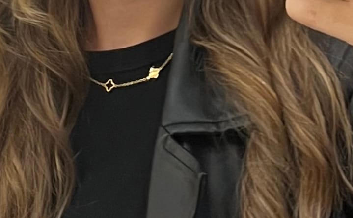 Customer photo review of Clover Kette | 18K vergoldet