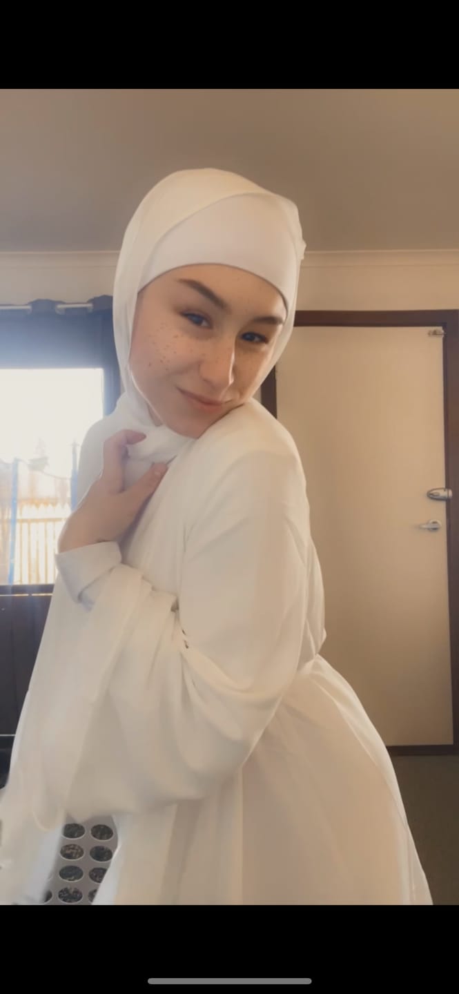 Customer photo review of Aisha Abaya + Hijab - White