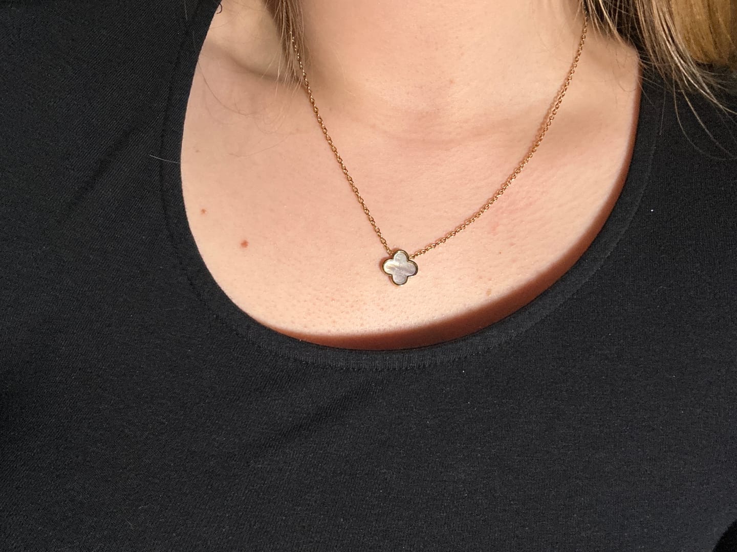 Customer photo review of Clover Perlmutt Kette | 18K vergoldet