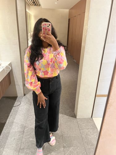 Customer photo review of Morning Blooms Balloon Sleeve Pullover