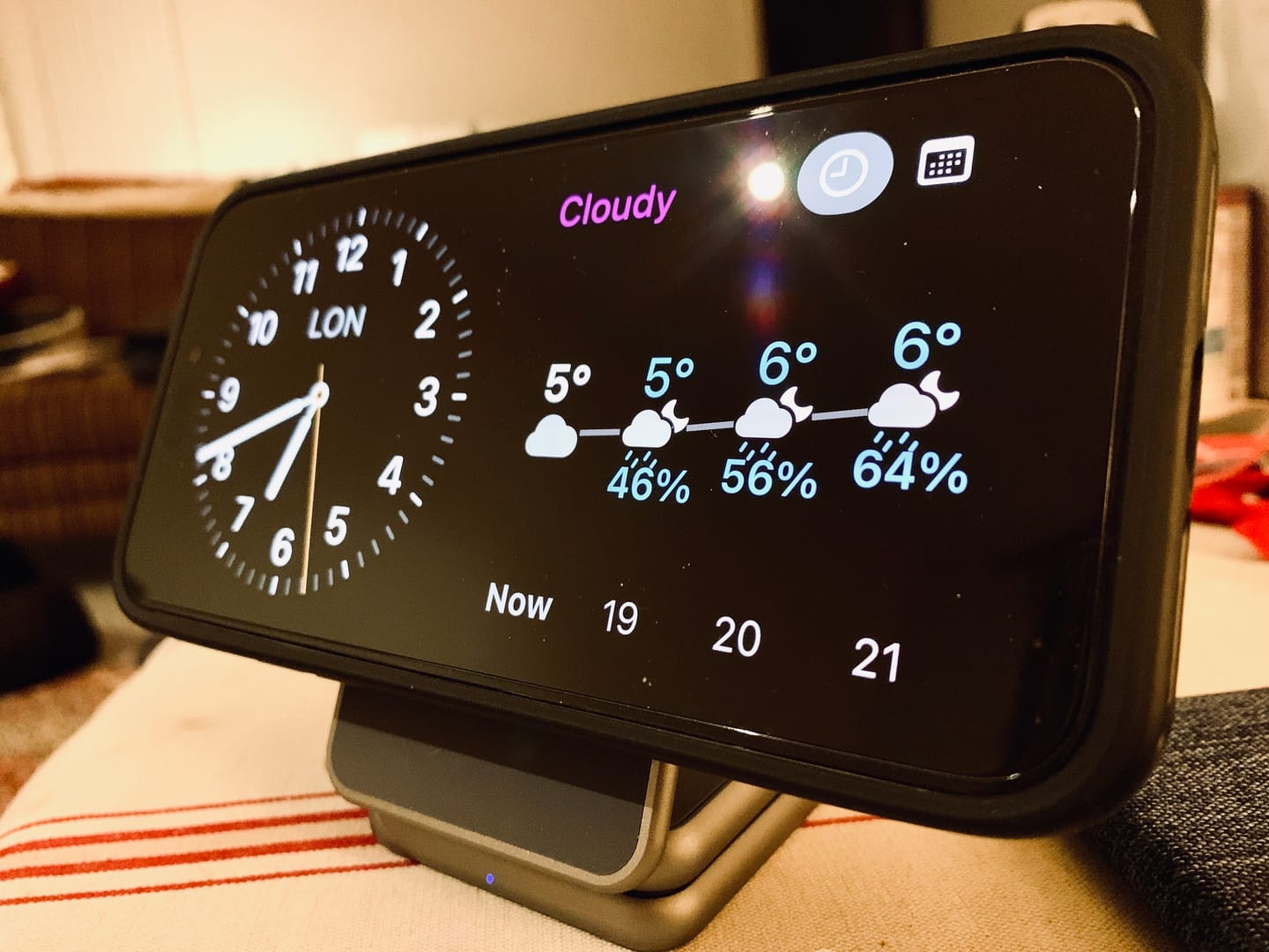 Customer photo review of MagFold Pro Qi2