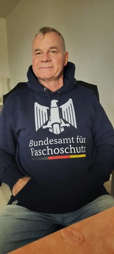 Customer photo review of QUERLEUGNER ORGANIC HOODIE BUBEN • BUNDESAMT FÜR FASCHOSCHUTZ