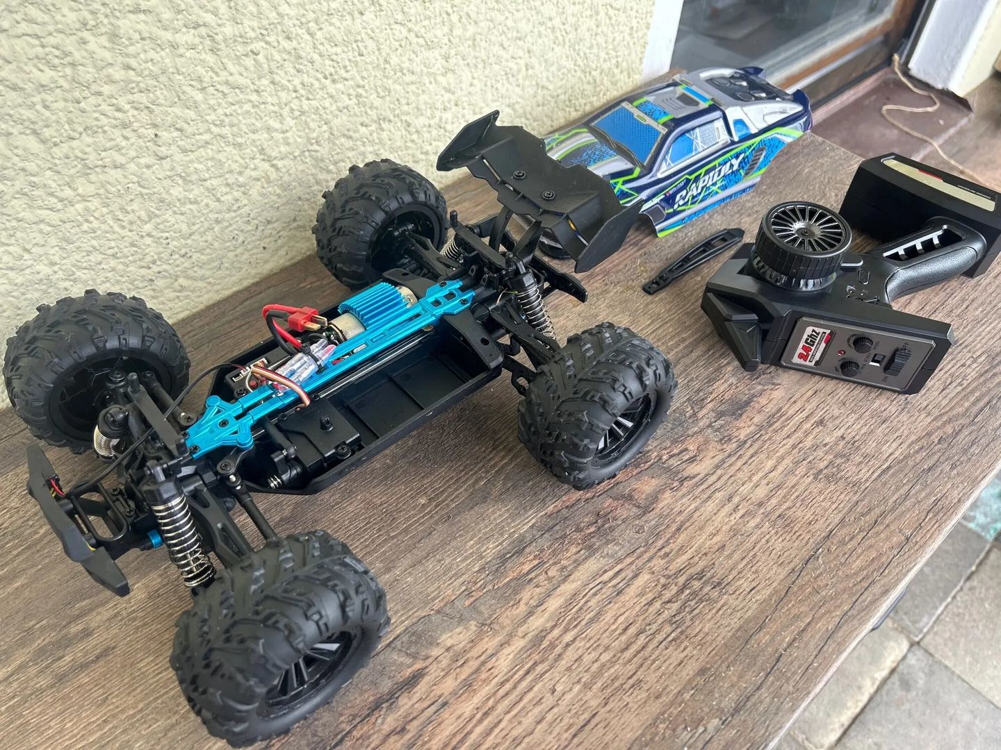 Customer photo review of Voiture télécommandée tout terrain | RAPIDLY Blue