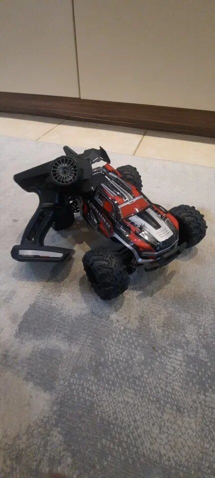Customer photo review of Voiture télécommandée tout terrain | CONQUER Red