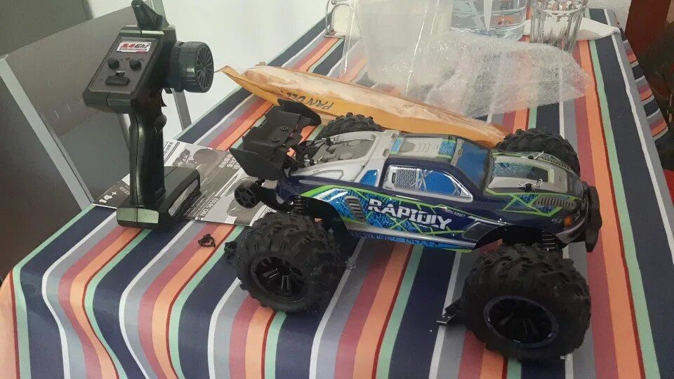 Customer photo review of Voiture télécommandée tout terrain | RAPIDLY Blue