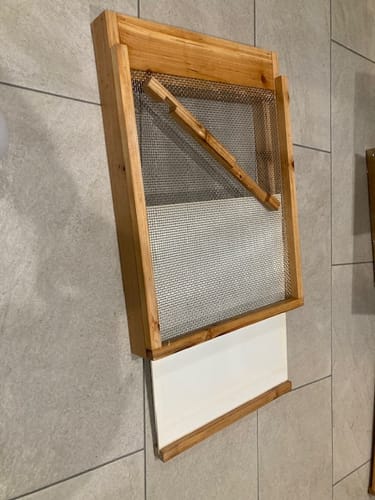 Customer photo review of Ventilated 10 Frame Beehive Screened Bottom Board with Wax Coating for Improved Airflow in Beekeeping