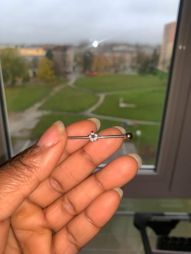 Customer photo review of Le piercing industriel Flora - titane ASTM F136