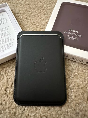 Customer photo review of Magsafe Magnetic Leather Wallet