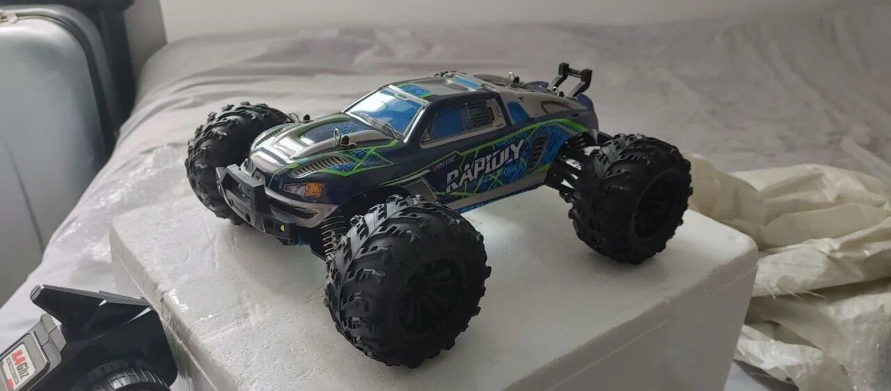 Customer photo review of Voiture télécommandée tout terrain | RAPIDLY Blue