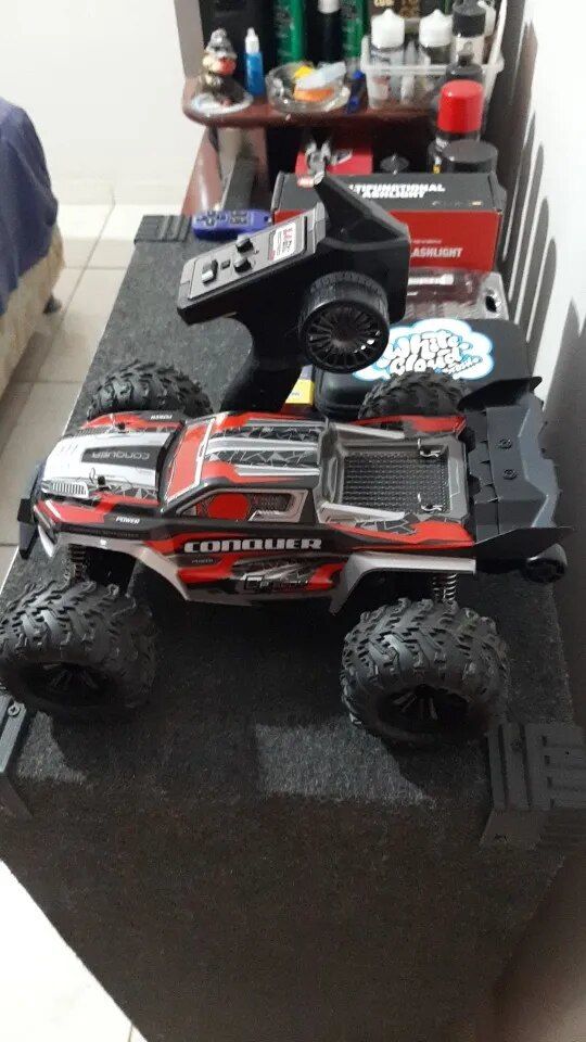 Customer photo review of Voiture télécommandée tout terrain | CONQUER Red