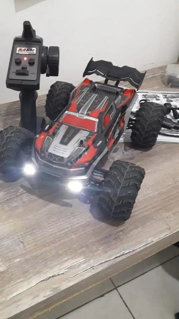 Customer photo review of Voiture télécommandée tout terrain | CONQUER Red