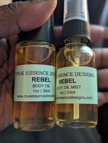 Customer photo review of Women's Body Oil Perfume Mist