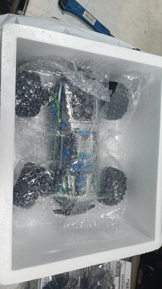 Customer photo review of Voiture télécommandée tout terrain | RAPIDLY Blue