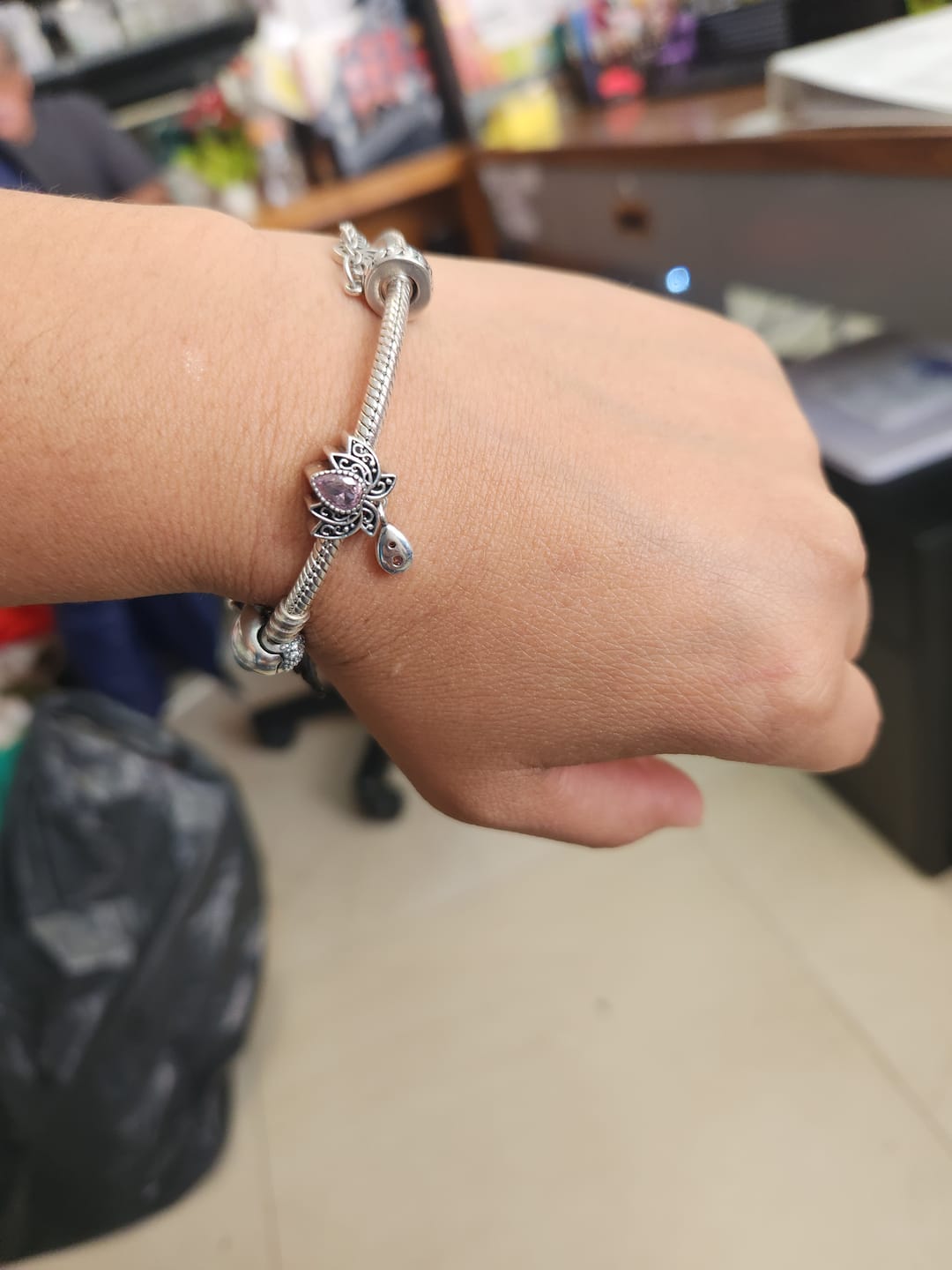 Customer photo review of Charm Flor de Loto & Gota Diamantada