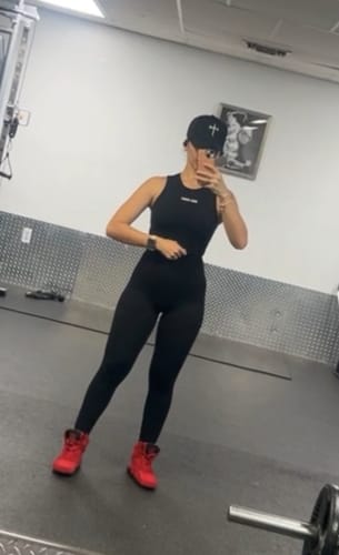 Customer photo review of Essential Leggings