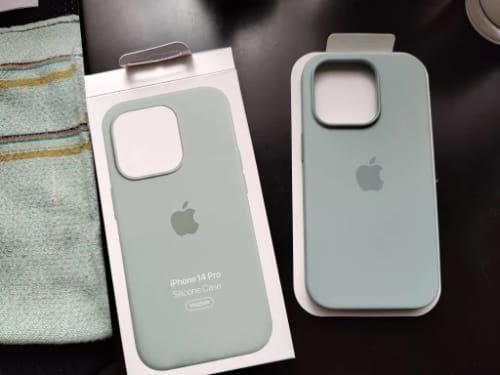 Customer photo review of iPhone 14 Silicone Case with MagSafe