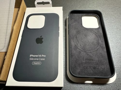 Customer photo review of iPhone 14 Silicone Case with MagSafe