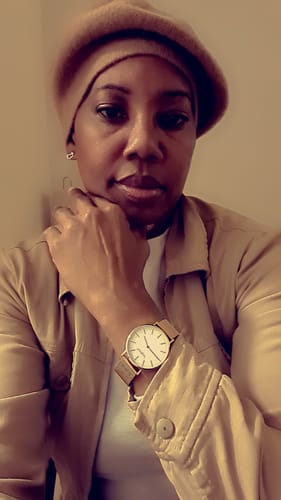 Customer photo review of World Edition Rosé Gold White Influencer