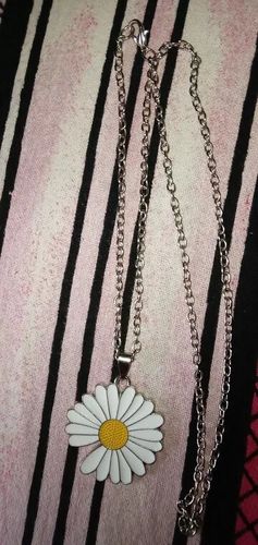 Customer photo review of Vencae™ JEWELRY - DAISY FLOWER