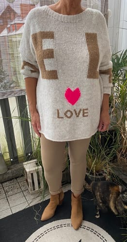 Customer photo review of LOVE Pullover - verschiedene Farben