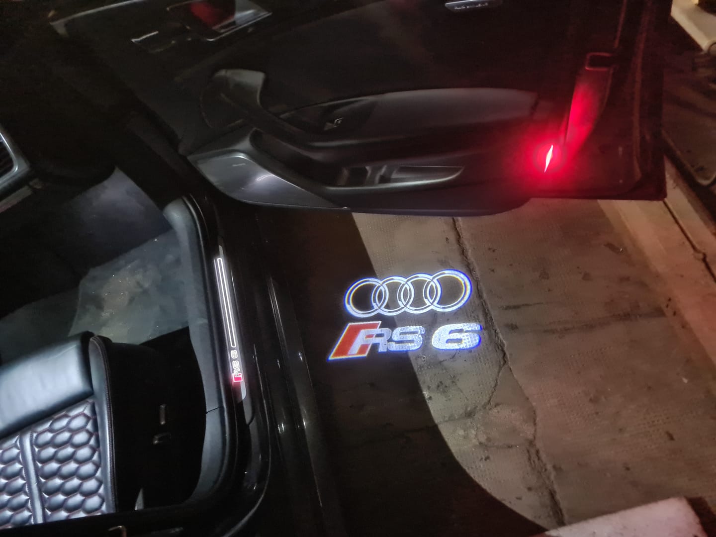 Customer photo review of AUDI RS6 LOGO PROJECTOT LIGHTS Nr.137  (quantity 1 = 2 Logo Films /2 door lights）