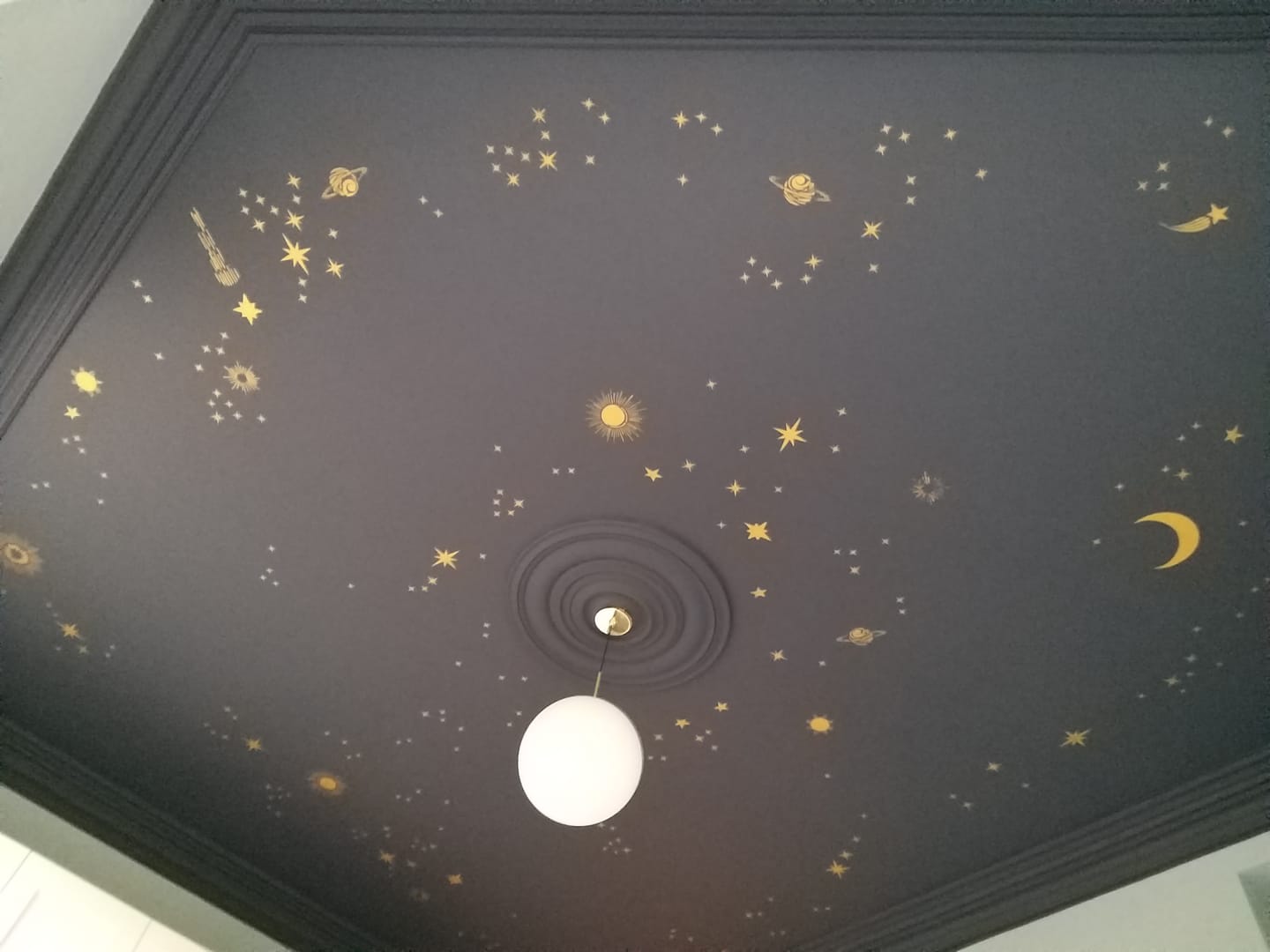 Customer photo review of 8-POINT STAR CLUSTER Furniture Stencil