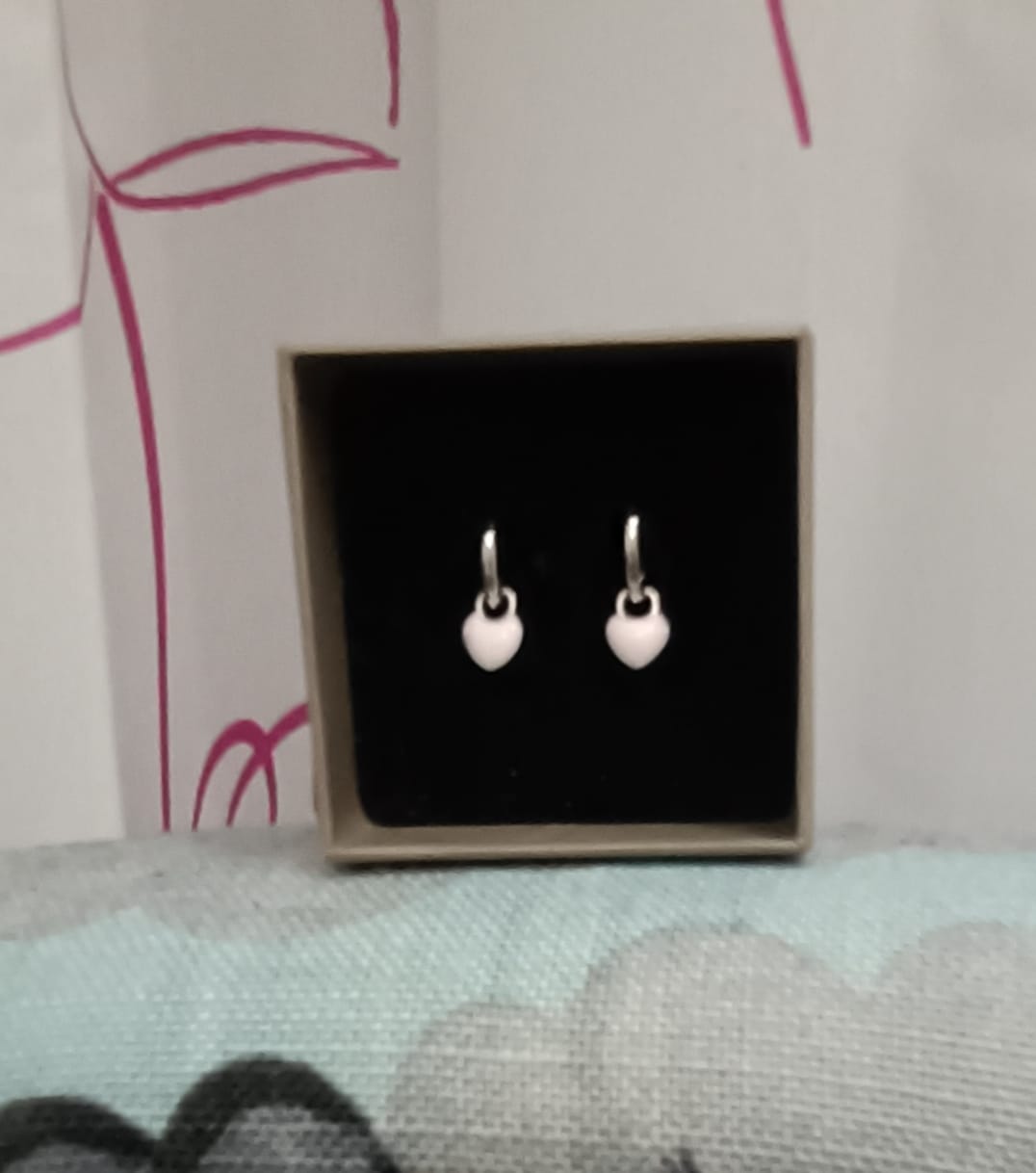 Customer photo review of Pendientes Aros Corazón