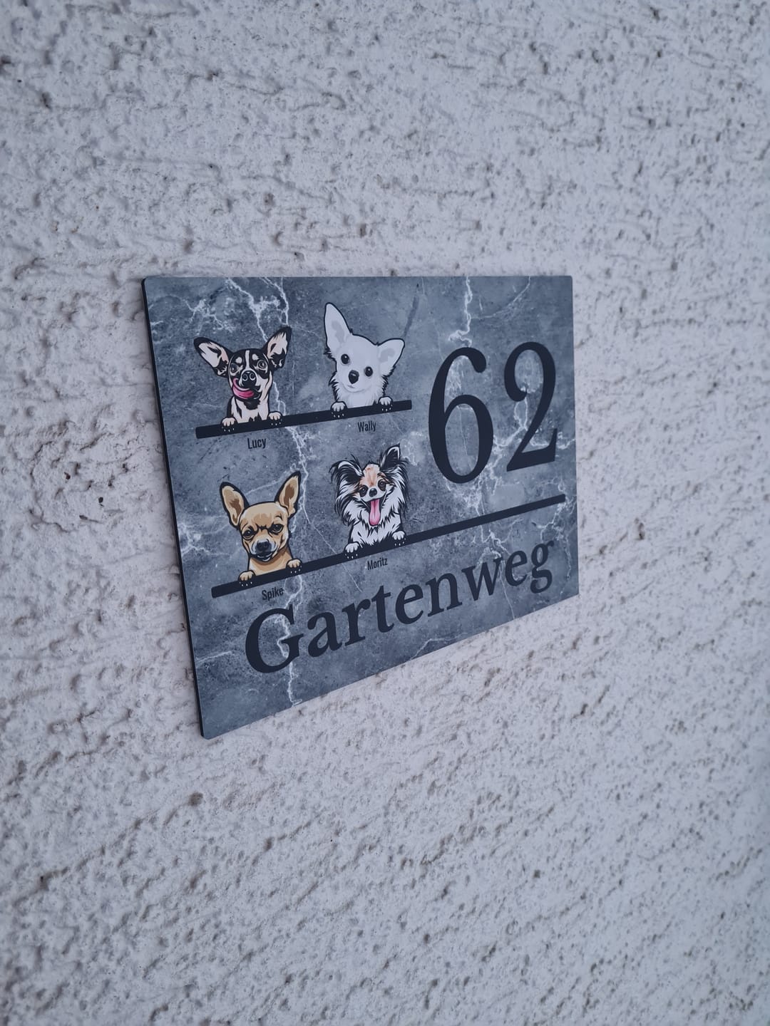 Customer photo review of Hausnummer mit Marmoroptik - Individuelles Türschild